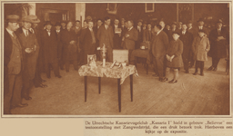 873820 Afbeelding van de bezoekers aan de tentoonstelling, georganiseerd door de Utrechtsche Kanarievogelclub 'Kanaria ...